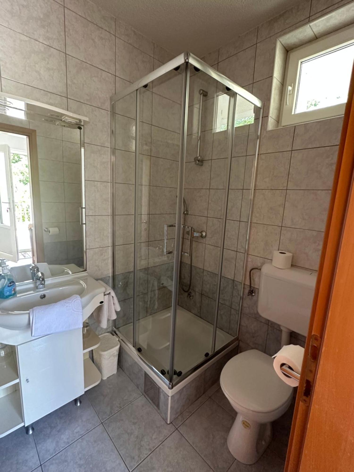 Pension Maric Rooms Brist Buitenkant foto