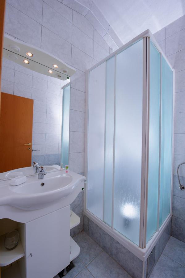 Pension Maric Rooms Brist Buitenkant foto