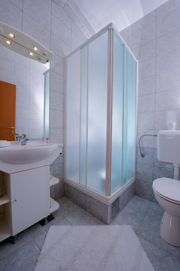 Pension Maric Rooms Brist Buitenkant foto